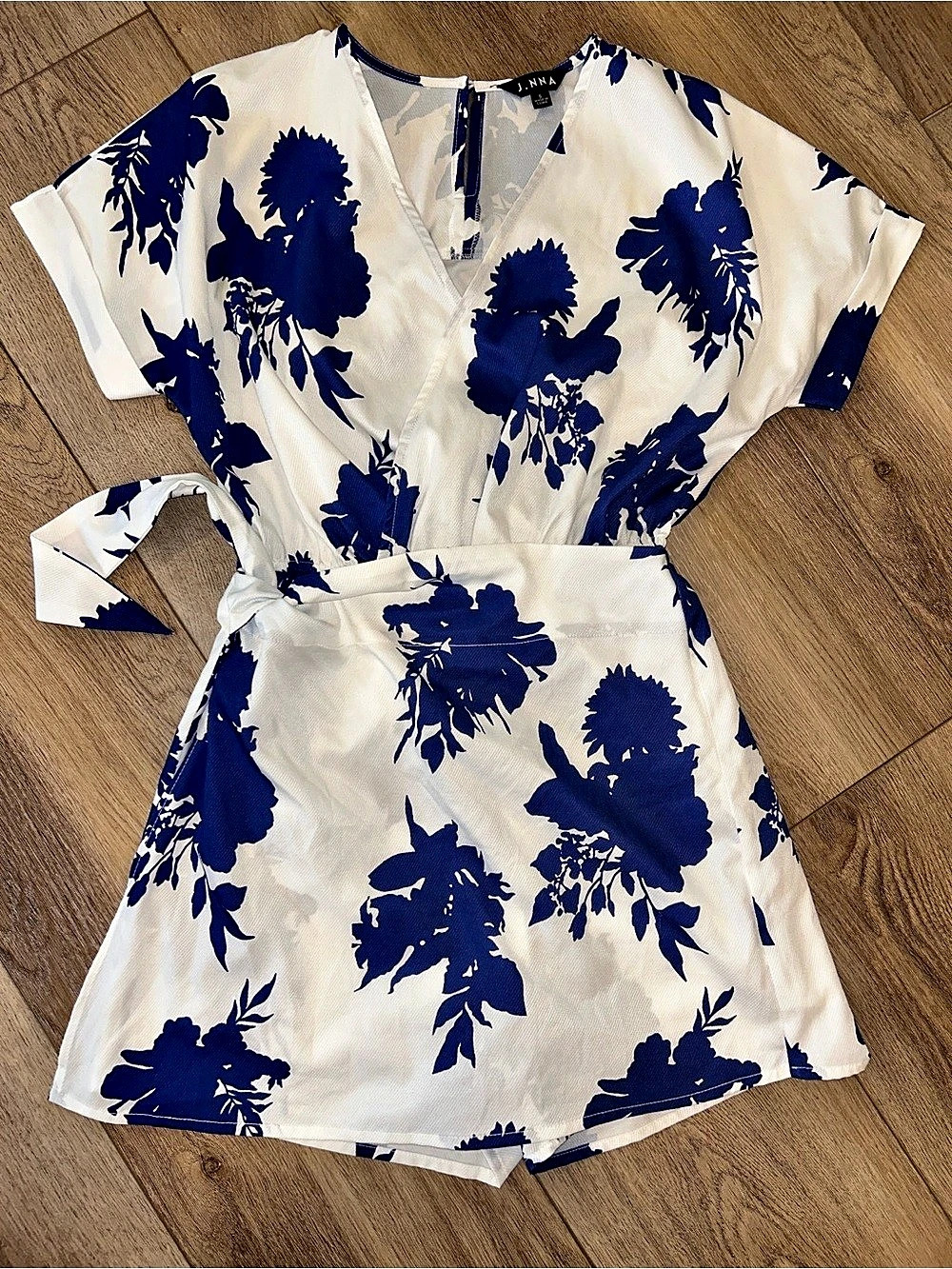 J. NNA Floral romper wrap skort in White & Blue Size Small
